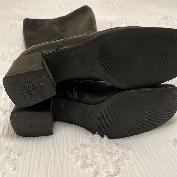 Black leather boots - Picture 2 of 9